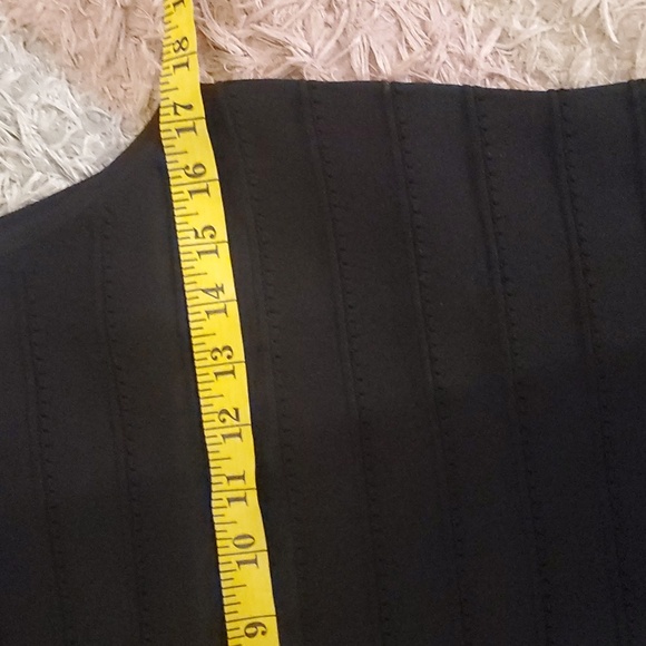 NWT White House Black Market Sleeveless Black Top White Size M - Picture 3 of 9